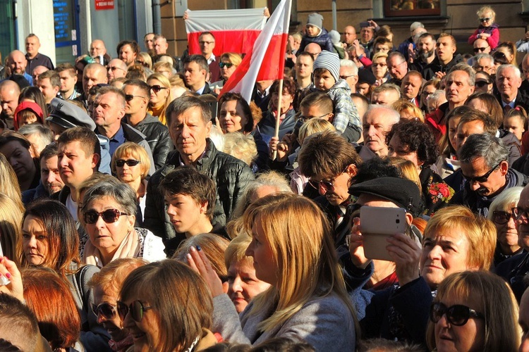 Bielszczanie odśpiewali hymn na placu Ratuszowym