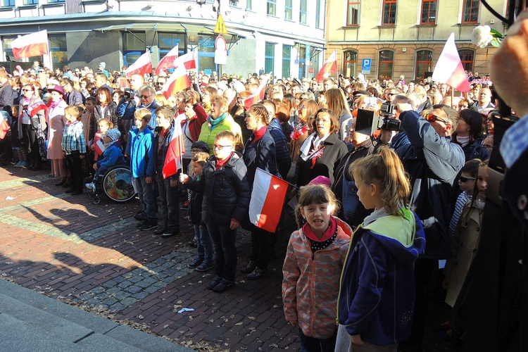 Bielszczanie odśpiewali hymn na placu Ratuszowym