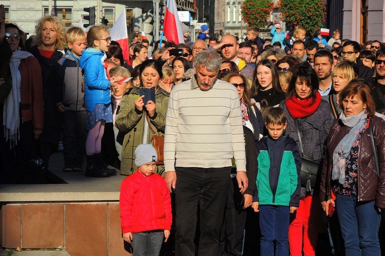 Bielszczanie odśpiewali hymn na placu Ratuszowym