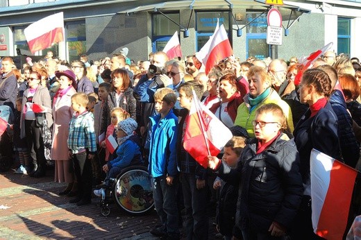 Bielszczanie odśpiewali hymn na placu Ratuszowym
