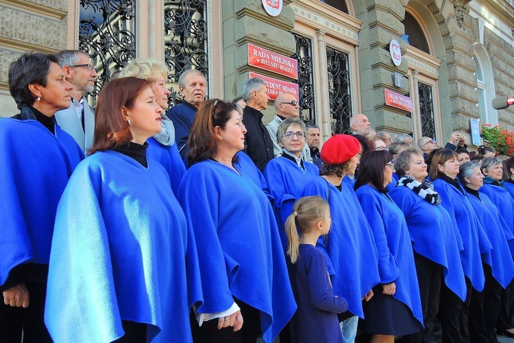 Bielszczanie odśpiewali hymn na placu Ratuszowym