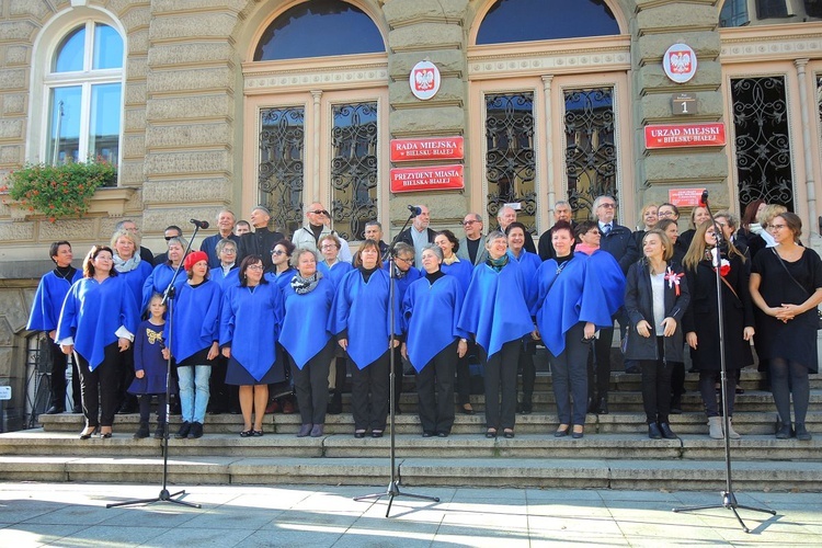 Bielszczanie odśpiewali hymn na placu Ratuszowym