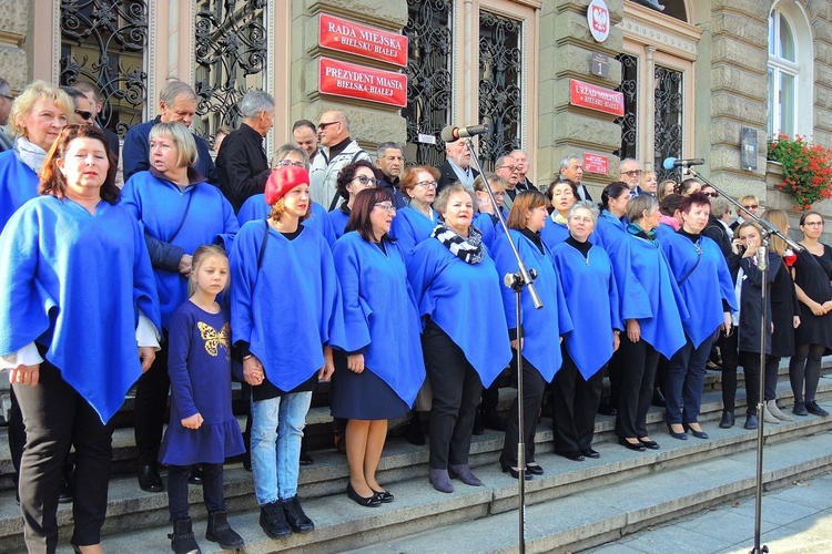 Bielszczanie odśpiewali hymn na placu Ratuszowym