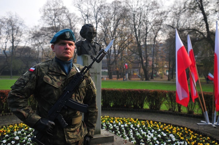 Odsłonięcie popiersi ojców niepodległości