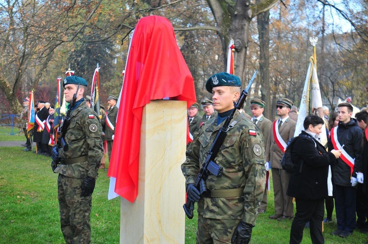 Odsłonięcie popiersi ojców niepodległości