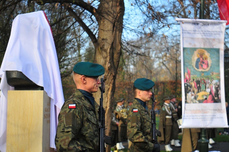 Odsłonięcie popiersi ojców niepodległości