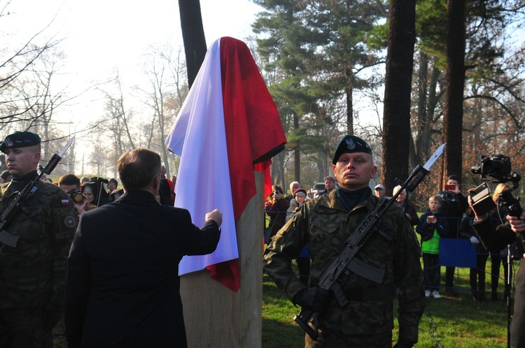 Odsłonięcie popiersi ojców niepodległości