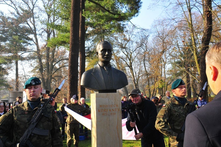 Odsłonięcie popiersi ojców niepodległości