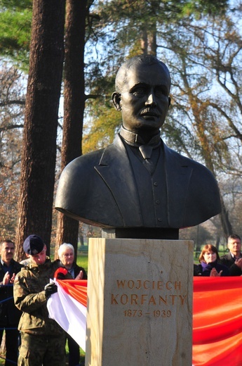 Odsłonięcie popiersi ojców niepodległości