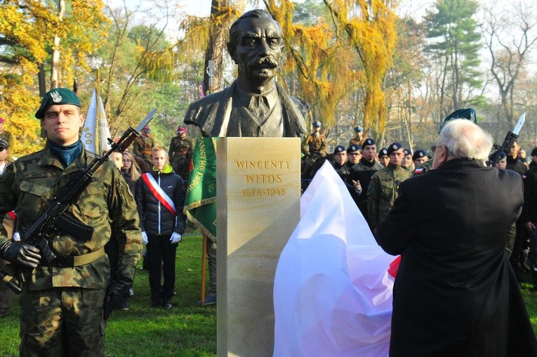 Odsłonięcie popiersi ojców niepodległości