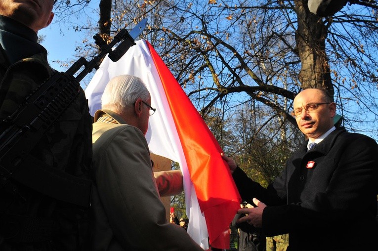 Odsłonięcie popiersi ojców niepodległości
