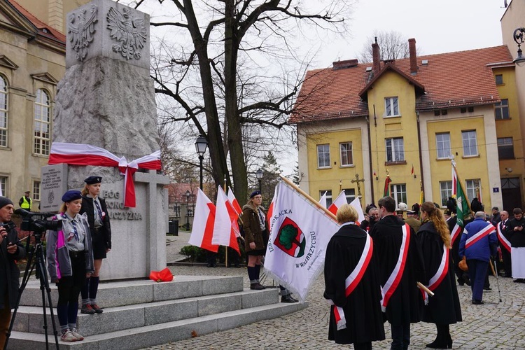 Obchody 100. rocznicy odzyskania niepodległości przez Polskę w Wałbrzychu cz. 01