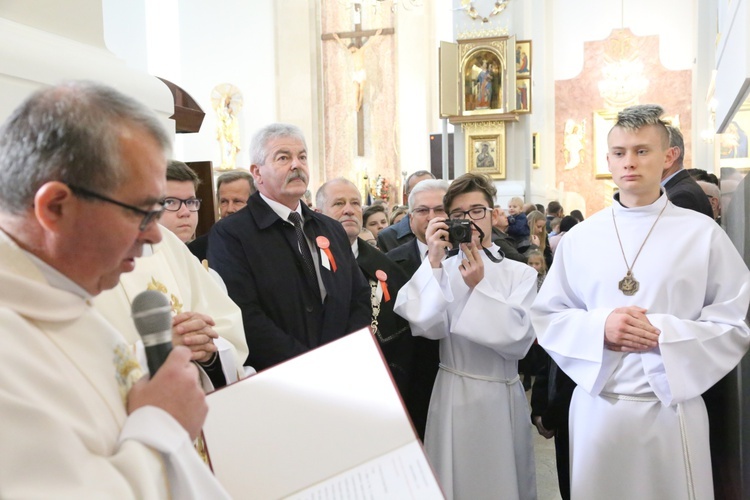 Tablica pamiątkowa w Dąbrowie Tarnowskiej