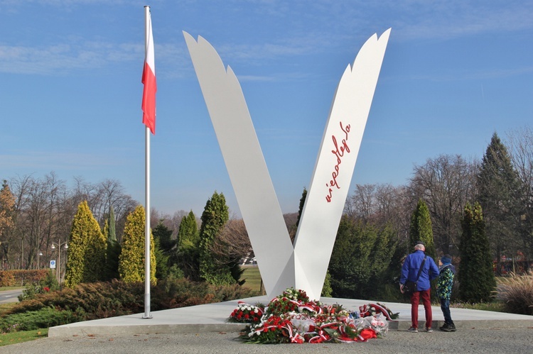 Pomniki niepodległości Polski w Tychach i Mszanie