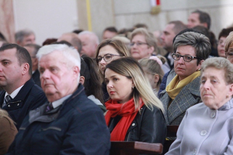 Tablica pamiątkowa w Dąbrowie Tarnowskiej