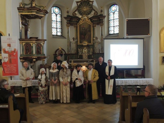 Msza św. za ojczyznę i przedstawienie w Boguszowie-Gorcach