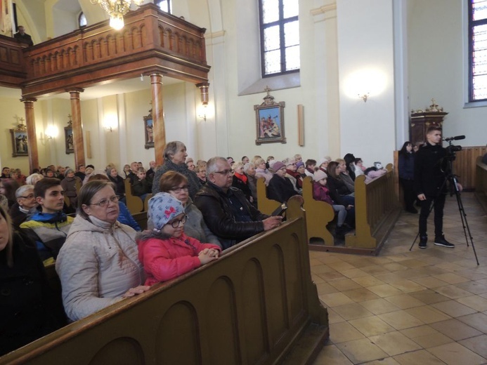 Msza św. za ojczyznę i przedstawienie w Boguszowie-Gorcach