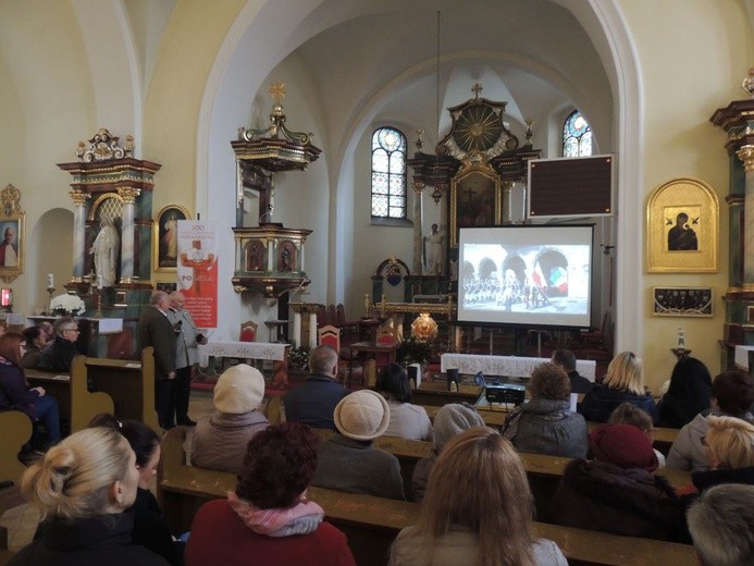 Msza św. za ojczyznę i przedstawienie w Boguszowie-Gorcach