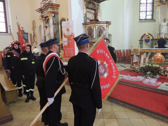 Msza św. za ojczyznę i przedstawienie w Boguszowie-Gorcach