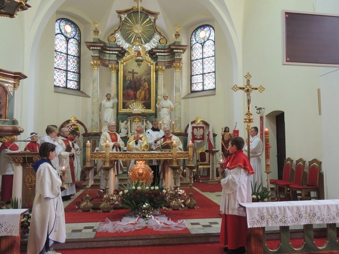 Msza św. za ojczyznę i przedstawienie w Boguszowie-Gorcach