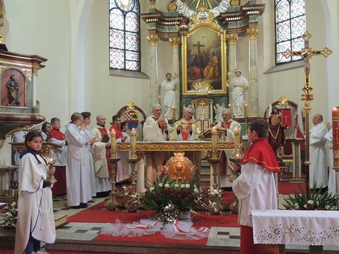 Msza św. za ojczyznę i przedstawienie w Boguszowie-Gorcach