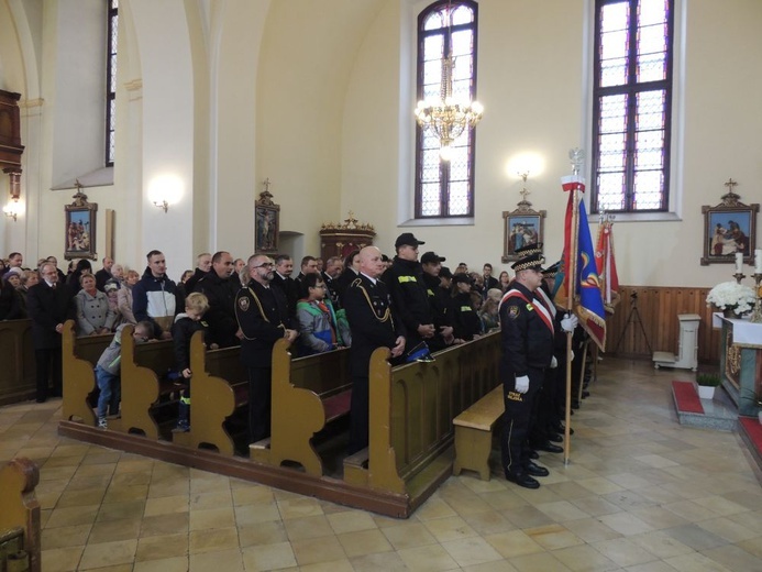 Msza św. za ojczyznę i przedstawienie w Boguszowie-Gorcach