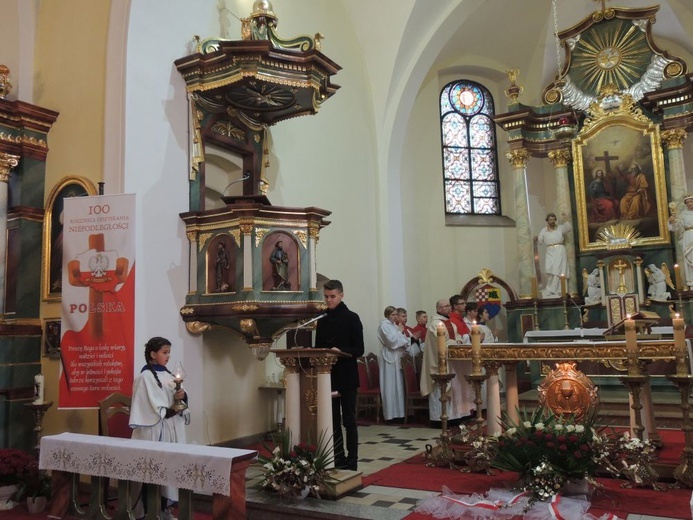 Msza św. za ojczyznę i przedstawienie w Boguszowie-Gorcach