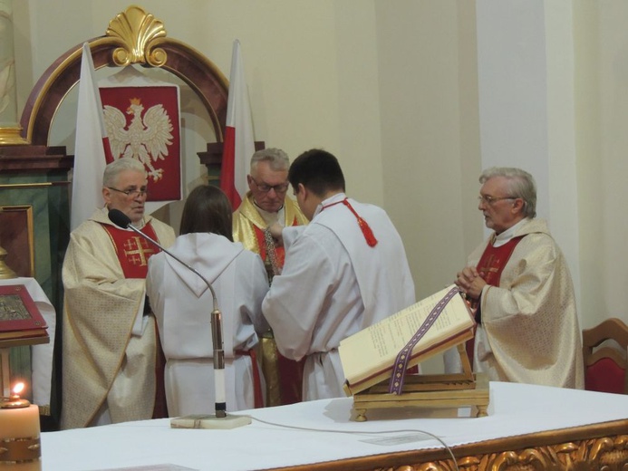 Msza św. za ojczyznę i przedstawienie w Boguszowie-Gorcach