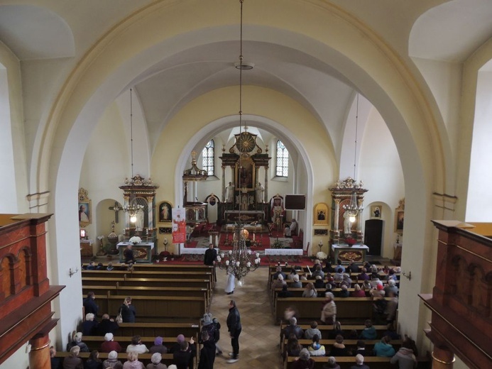 Msza św. za ojczyznę i przedstawienie w Boguszowie-Gorcach