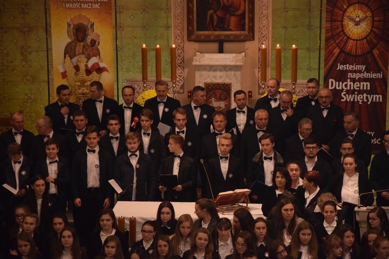 Eucharystia i koncert podczas obchodów święta niepodległości w Sochaczewie