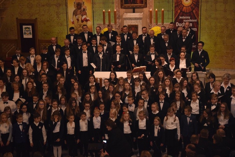 Eucharystia i koncert podczas obchodów święta niepodległości w Sochaczewie