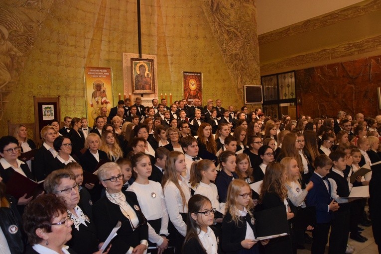 Eucharystia i koncert podczas obchodów święta niepodległości w Sochaczewie