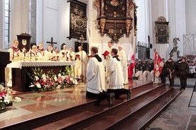 ▲	– Ku Chrystusowi, który jest Panem wieków i Twórcą ojczyzn, wznosimy naszą modlitwę dziękczynienia za stulecie niepodległości. Za drogę zmienną, czasem dotkliwą, ale przecież drogę nadziei – mówił metropolita.