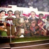 ▲	Przy ul. Batorego powstał mural prezentujący lokalnych bohaterów.