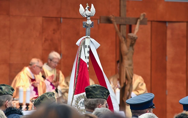 Podczas Eucharystii biskup podkreślał rolę Ewangelii w historii naszego kraju: – Jego dzieje były nią zawsze inspirowane – powiedział.