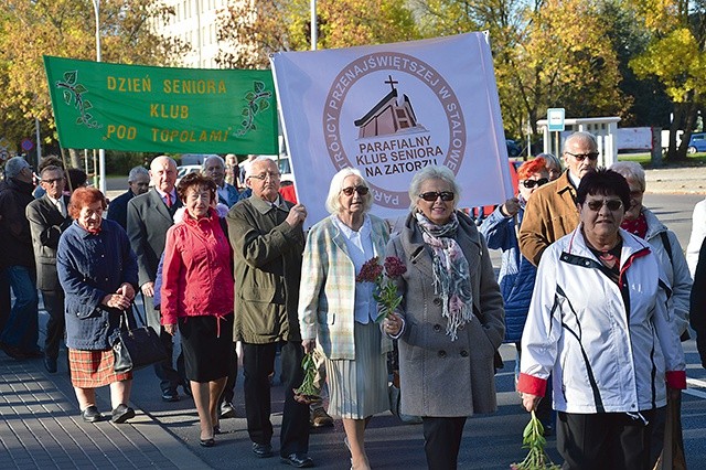 ▲	Starsze osoby znajdą w końcu miejsce tylko dla siebie.