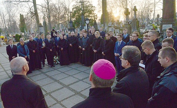 Klerycy spotkali się tam, gdzie zostali pochowani biskupi Edward Materski i Stefan Siczek.