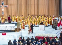 ▲	Prezydent Andrzej Duda zapalił po raz kolejny Świecę Niepodległości.