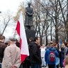 Uroczystości z wojskowym ceremoniałem odbyły się na pl. Piłsudskiego.