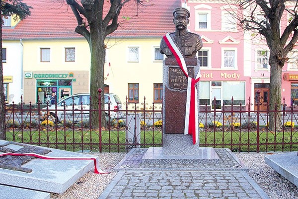 ▲	Monument stanął na chocianowskim rynku.