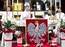▲	Biskup Ignacy Dec w strzegomskiej bazylice podczas Mszy św.