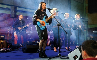 StronaB to jeden z najbardziej intrygujących zespołów wykonujących muzykę chrześcijańską.