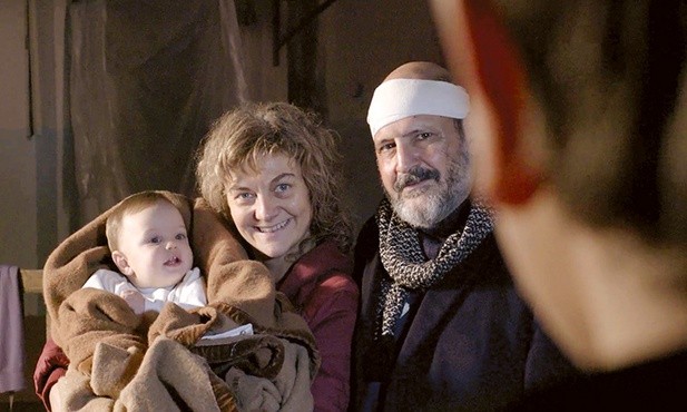 Lilli (Donatella Bartoli) i Anniballe (Sergio Leone), czyli para kloszardów z „niewidzialnym” dzieckiem na ręku.