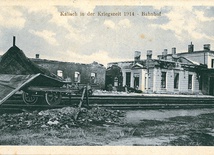 Niemiecka pocztówka przedstawiająca zniszczony dworzec w Kaliszu.