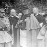 Kardynał Aleksander Kakowski z marszałkiem Józefem Piłsudskim i nuncjuszem apostolskim abp. Achille Rattim, Warszawa, maj 1921 r.