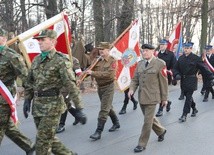 Uroczysty przemarsz spod zamku na plac Wolności