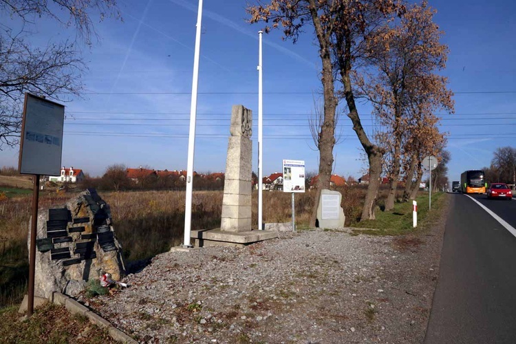 Obelisk legionowy w Michałowicach