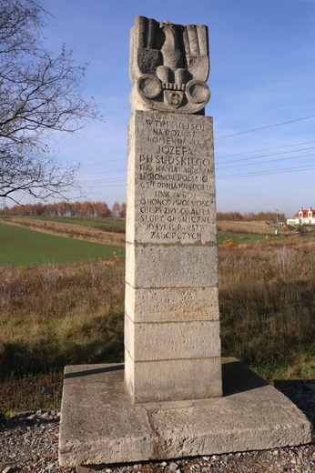 Obelisk legionowy w Michałowicach