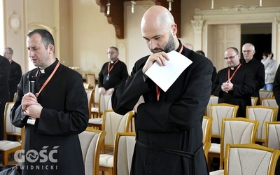 Wspólna modlitwa z kapłanami na rozpoczęcie dnia skupienia