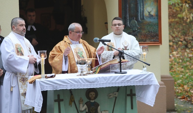 Mszy św. o wstawiennictwo św. Huberta przewodniczył ks. kan. Jacek Wójcik